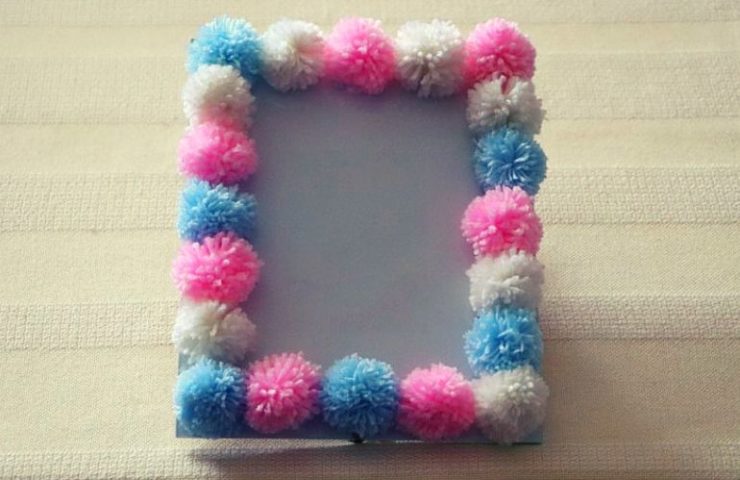 Ramka na zdjęcia z pomponami