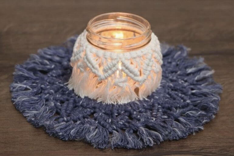 Wianek z makramy z lampionem