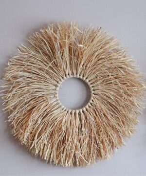 Ozdoba ścienna z rafii w stylu boho