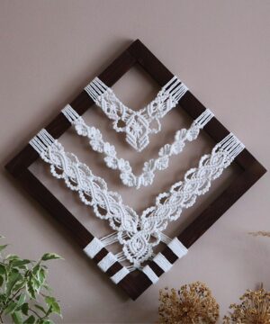 Makrama w drewnianej ramce Floral - palisander