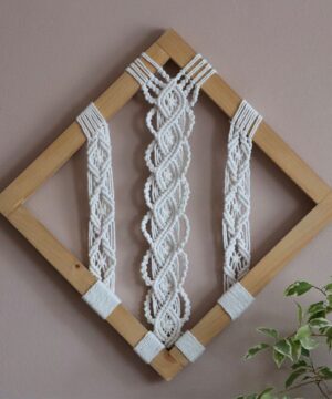 Makrama w ramce Linea jasny dąb